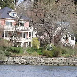 Lipton Place By Elegant Waterfront Esquimalt