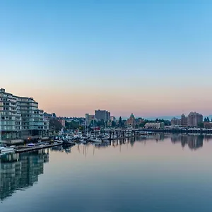 Regent Waterfront Hotel&suites Hotel