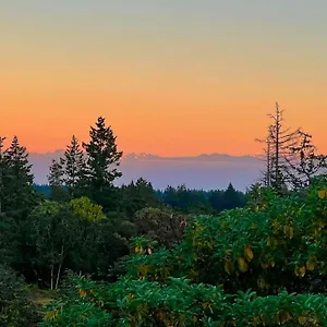 Apartment Olympic Views - Cozy Modern 2br, Victoria