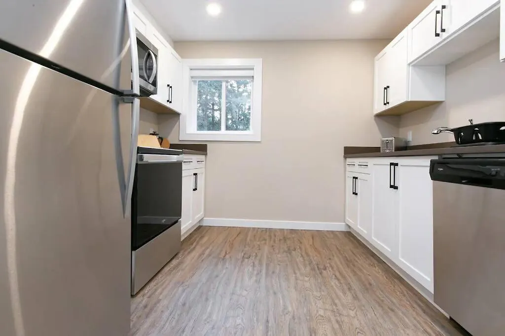 Апартаменты Renovated 2 Bedroom Apt In Langford Виктория